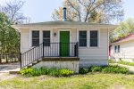 Adorable downtown cottage in the heart of New Buffalo 